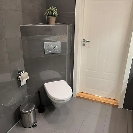 Apartament - Sentralt Med Parkering! *