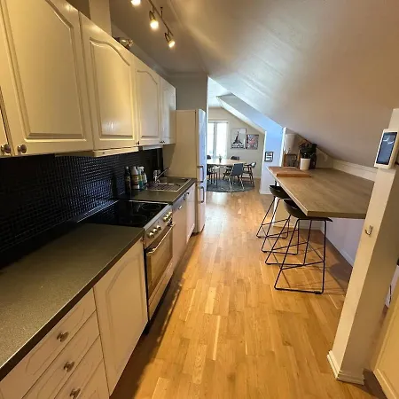 Appartement - Sentralt Med Parkering! *