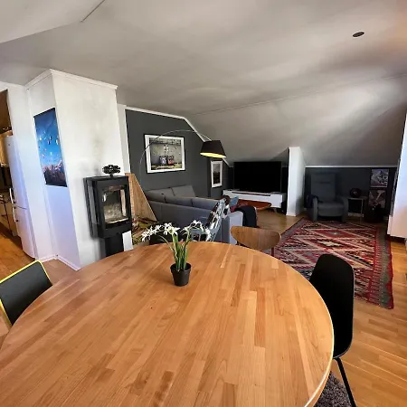 - Sentralt Med Parkering! 德拉门