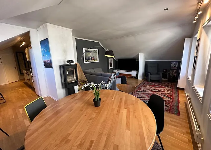 - Sentralt Med Parkering! 德拉门